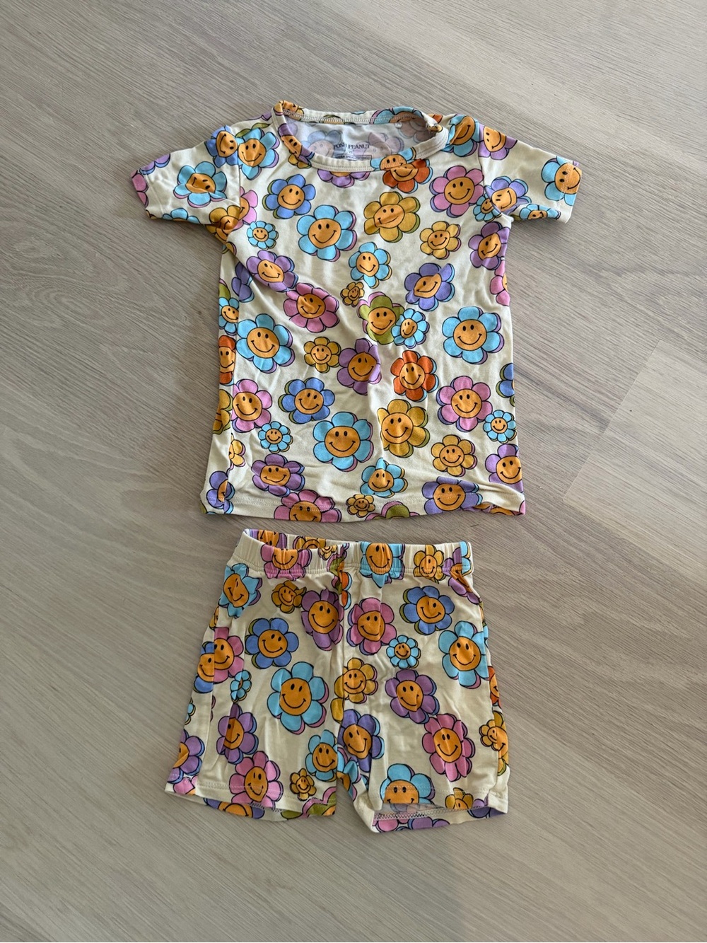 Posh Peanut 2T Short Sleeve Pajama Set with Smiling Flower Print - Multicolor